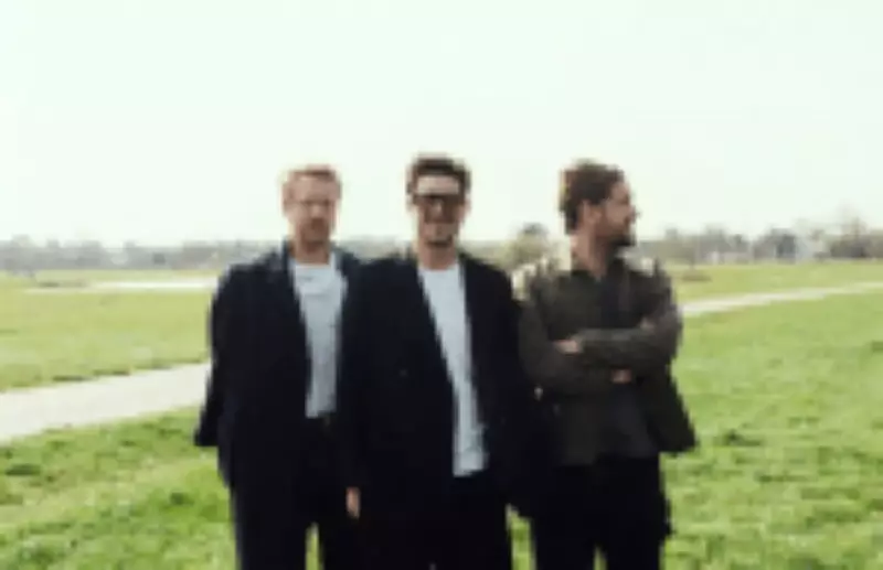 Mumford & Sons lança 'Prizefighter', álbum introspectivo que renova o folk britânico