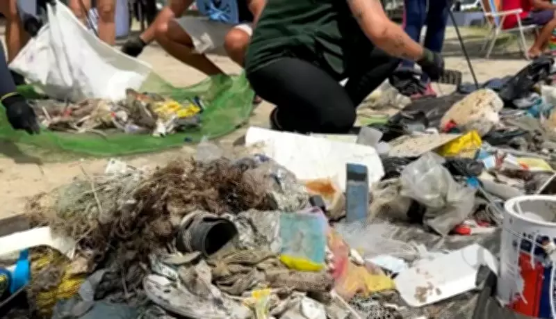 Mutirão 'Ondas Limpas' em Caraguatatuba retira 115 kg de lixo para proteger vida marinha