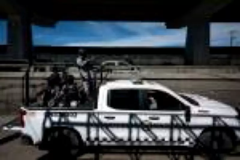 México mobiliza 10 mil militares após onda de violência por morte de chefe do narcotráfico