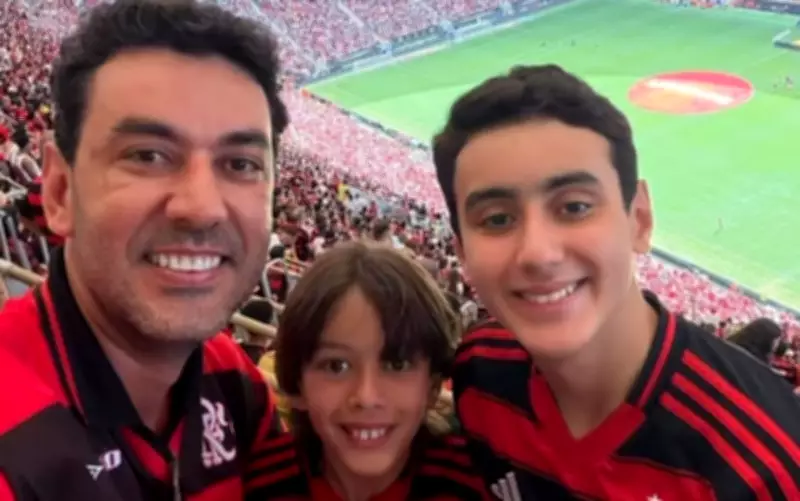 Netos de prefeito mortos pelo pai recebem homenagem emocionante em jogo de futebol em Itumbiara