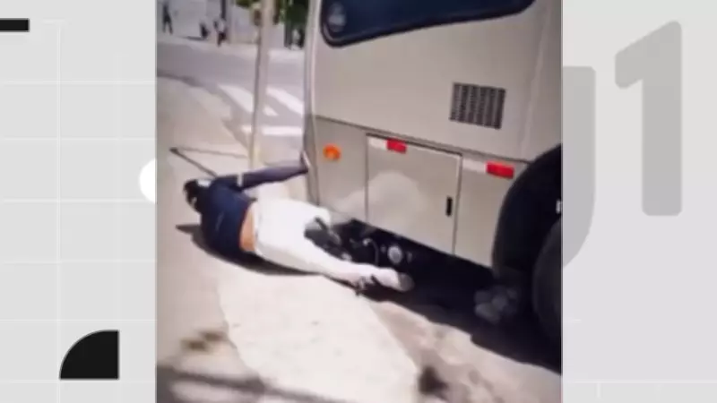 Ônibus atropela e arrasta motociclista após briga no trânsito do Recife; motorista afastado