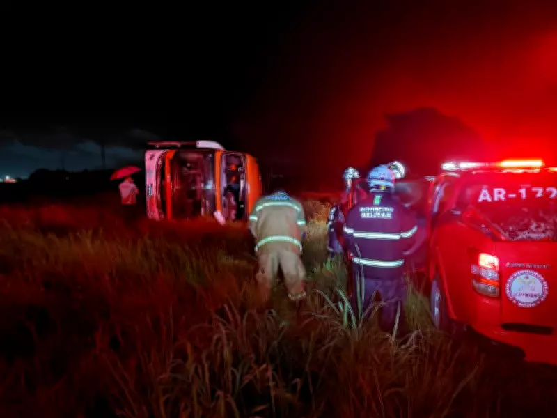 Ônibus Interestadual Tombado na Bahia Deixa Mais de 10 Feridos em Acidente Grave