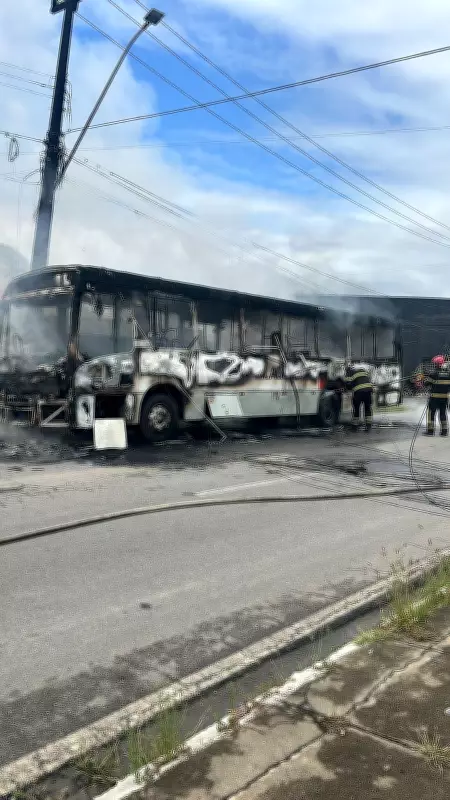 Ônibus urbano pega fogo em Maceió com 20 passageiros; ninguém se feriu