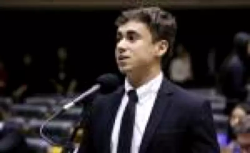 Nikolas Ferreira rebate Eduardo Bolsonaro após visita a ex-presidente na Papuda