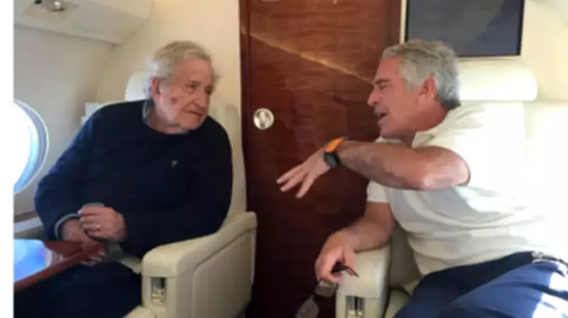 Novos e-mails revelam intimidade entre Noam Chomsky e Jeffrey Epstein