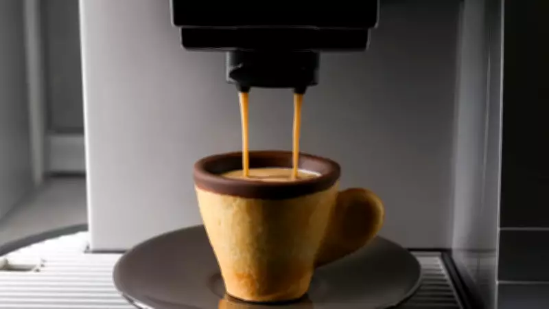 Nutricionista revela: evite café logo ao acordar e siga a 'regra dos 45 minutos' para mais energia