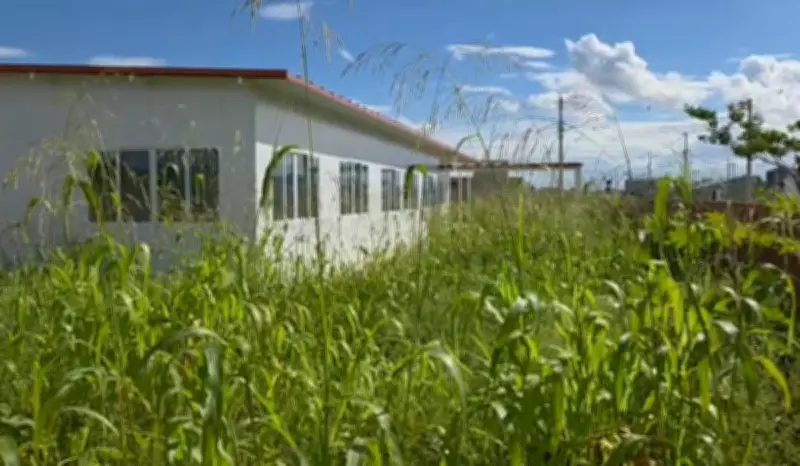 Obra de creche em Campos dos Goytacazes é abandonada, pais denunciam situação precária