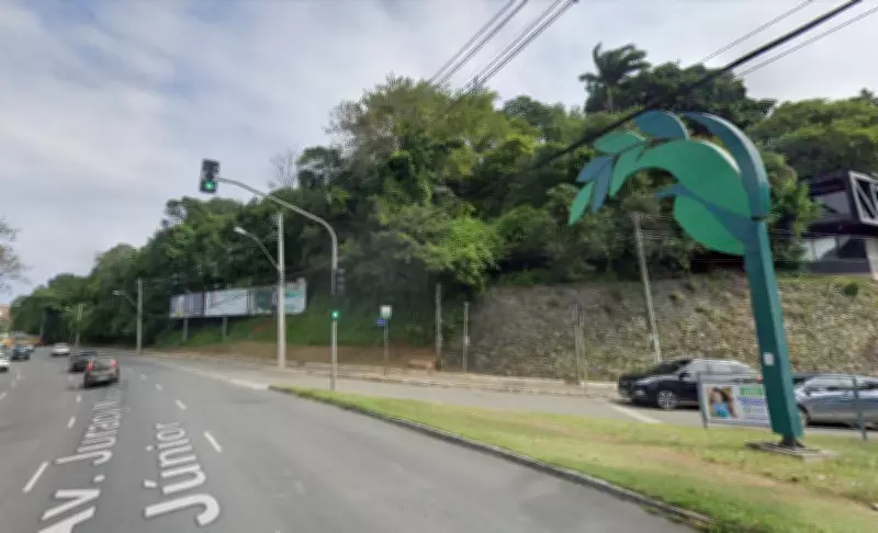 Obras para nova passarela restringem trânsito na Avenida Juracy Magalhães em Salvador