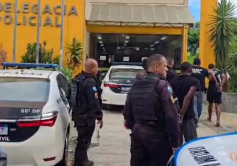 Operação antidrogas em Barra do Piraí resulta em duas prisões e apreensão de adolescente