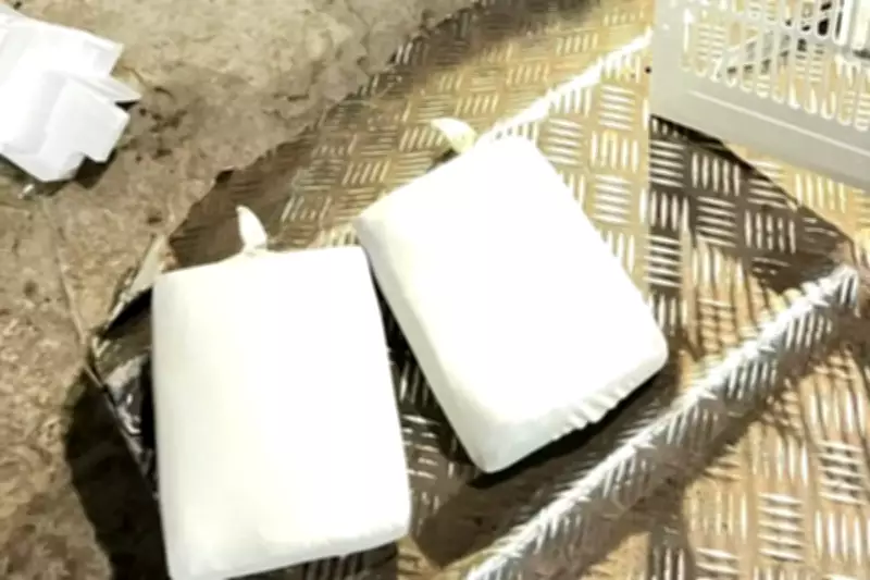 Operação fluvial apreende 4,5 kg de drogas escondidas em forno e ar-condicionado em Óbidos