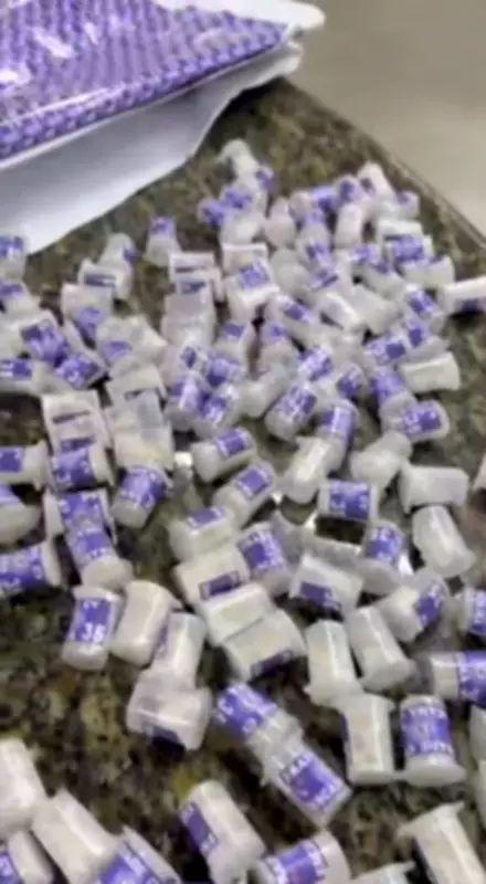 Operação policial em Angra dos Reis prende um e autua dois por tráfico de drogas