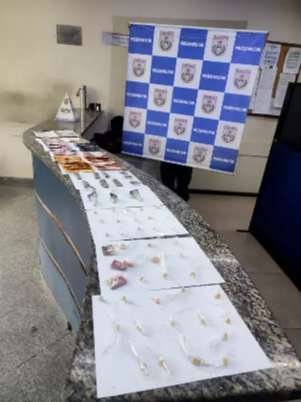 Operação policial em Barra Mansa prende homem e apreende adolescente por tráfico de drogas