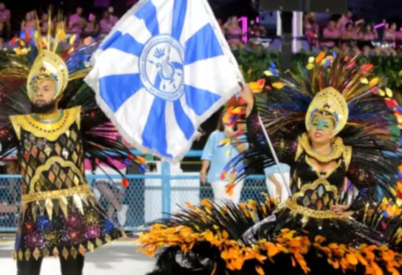 Oposição intensifica ataques contra desfile que homenageia Lula na Sapucaí