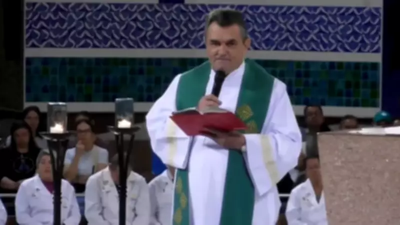 Padre de Aparecida critica marcha bolsonarista e uso de armas em sermão que viralizou