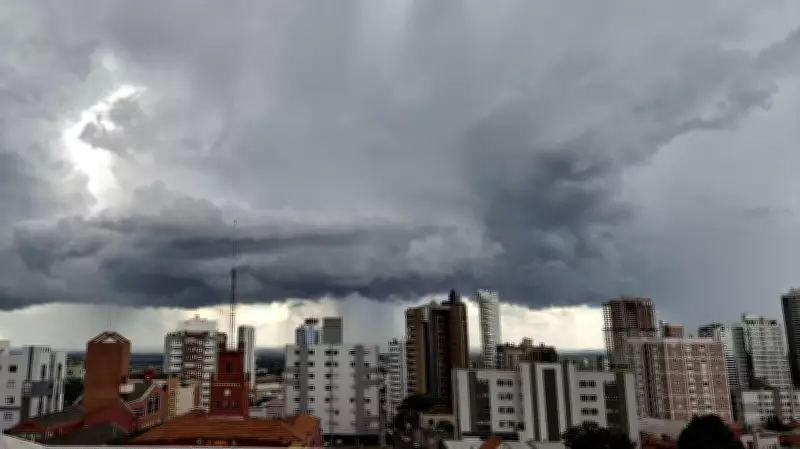 Paraná em alerta amarelo: temporais com chuva de 50 mm e ventos de 60 km/h