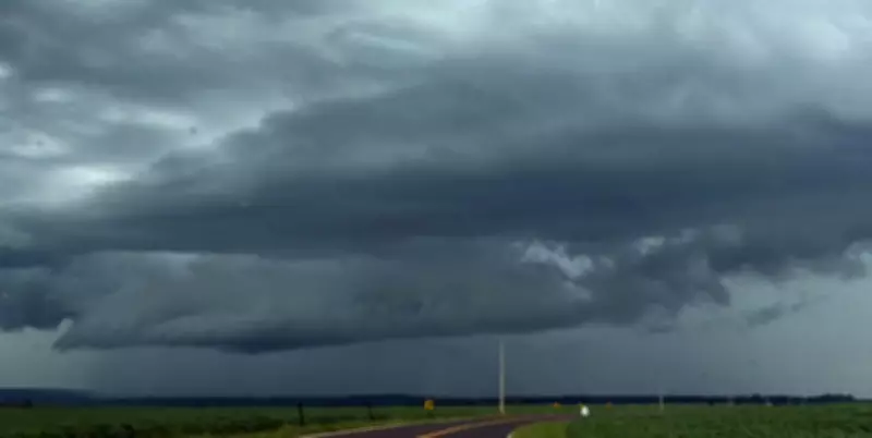 Paraná em alerta máximo: Inmet emite avisos de tempestades com risco de granizo e alagamentos