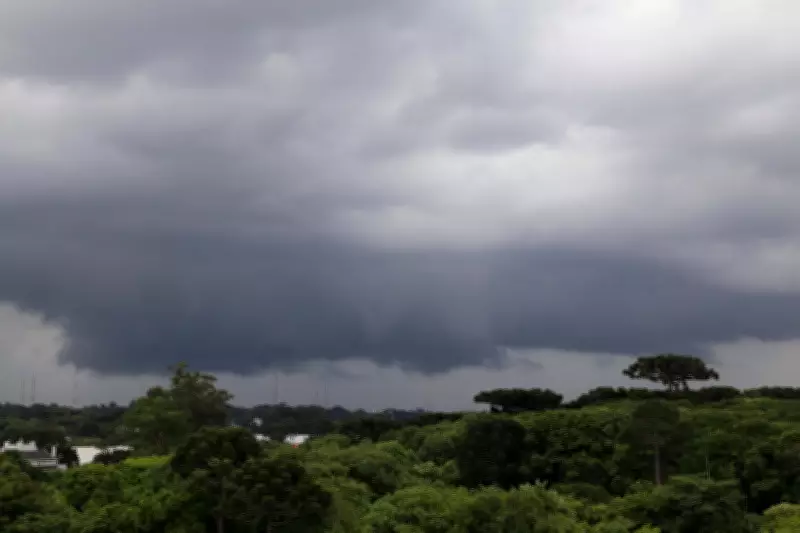 Paraná em alerta máximo: tempestades com ventos de até 100 km/h e granizo nesta sexta