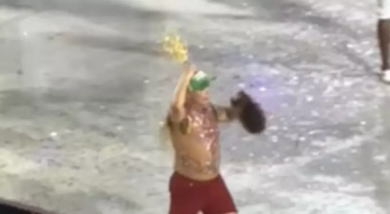 Peruca de David Brazil cai durante ensaio na Sapucaí em momento hilário