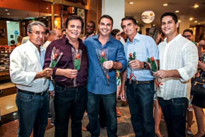 Petistas ironizam pré-candidatura de Flávio Bolsonaro ao Planalto