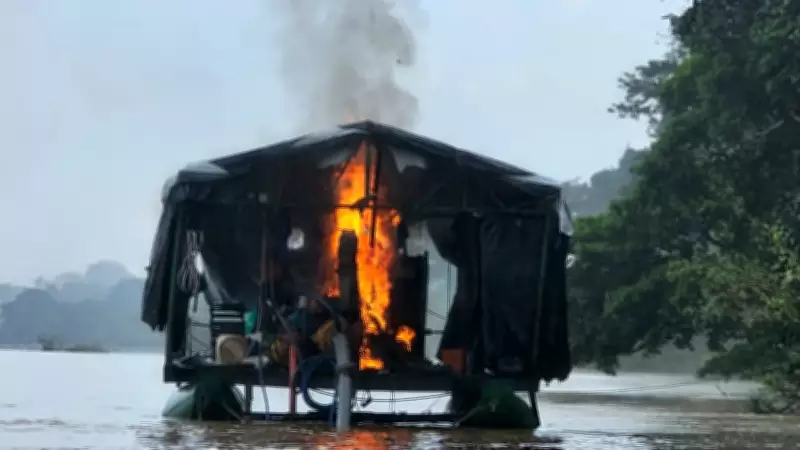 PF e Funai destroem dragas e equipamentos de garimpo ilegal em terra indígena Kayapó no Pará