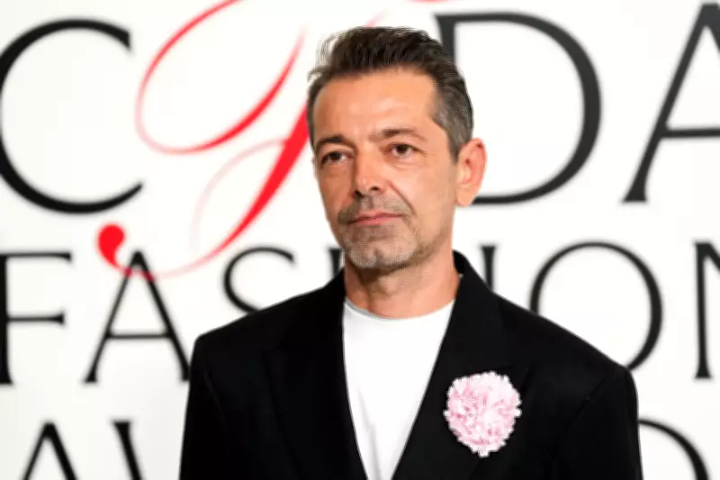 Pieter Mulier assume Versace: designer belga é o novo diretor criativo da maison