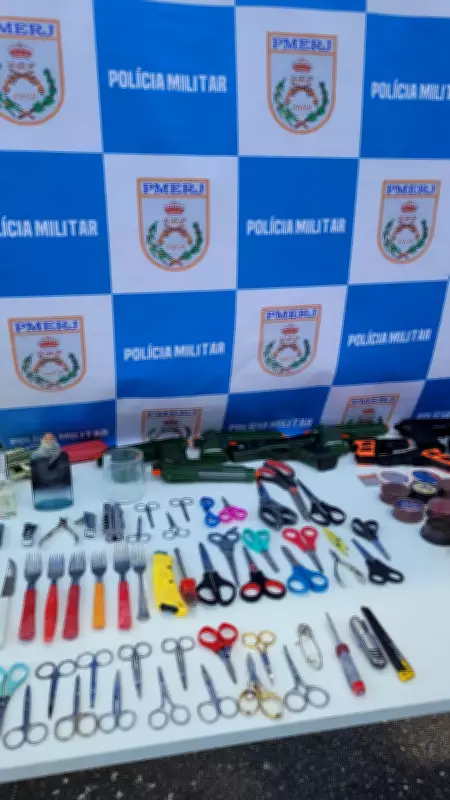 PM apreende 66 objetos cortantes em acessos ao Cordão do Bola Preta no Rio