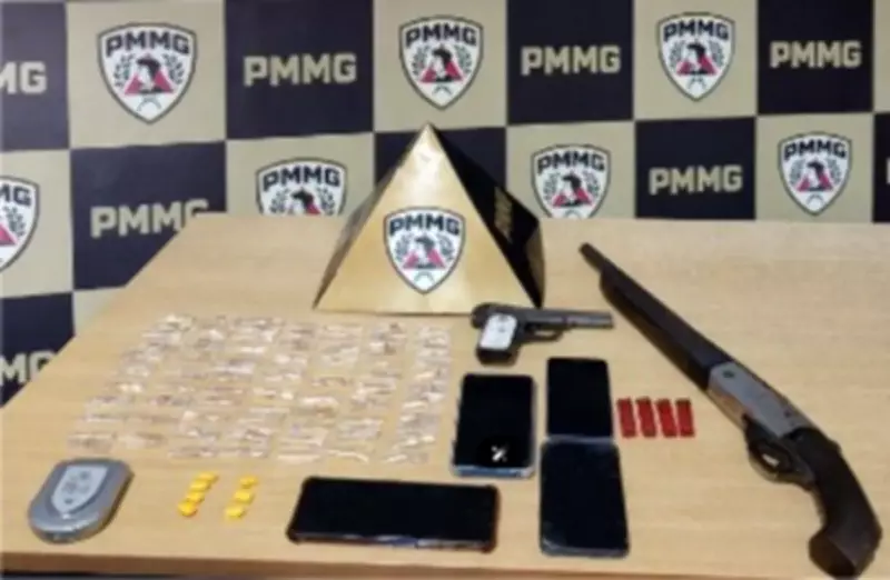 PM apreende drogas, armas e prende cinco homens em abordagem na BR-135 em Felixândia