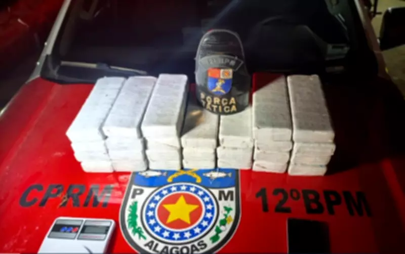 PM apreende quase 25 kg de maconha em residência da Serraria, em Maceió