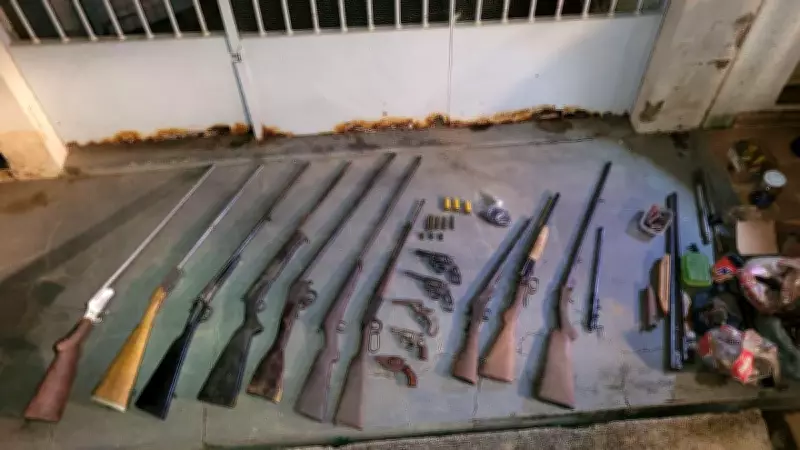 Polícia apreende arsenal com 16 armas e munições na divisa de Minas Gerais com Rio de Janeiro