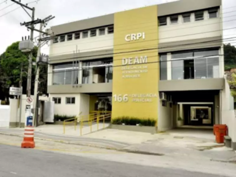 Polícia Civil prende dois homens e apreende dois adolescentes por tráfico de drogas em Angra dos Reis