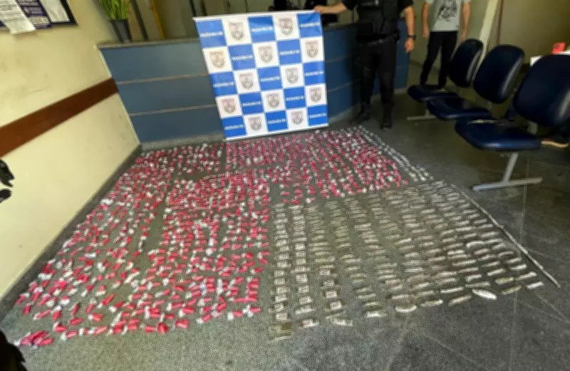 Polícia Militar apreende 548 pinos de cocaína e outras drogas em Valença, no Rio de Janeiro