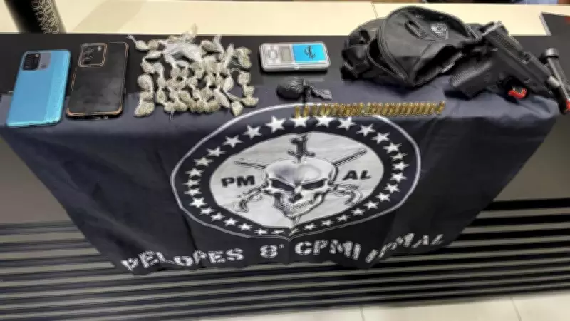 Polícia prende suspeito de facção em Alagoas com armas, drogas e balança de precisão