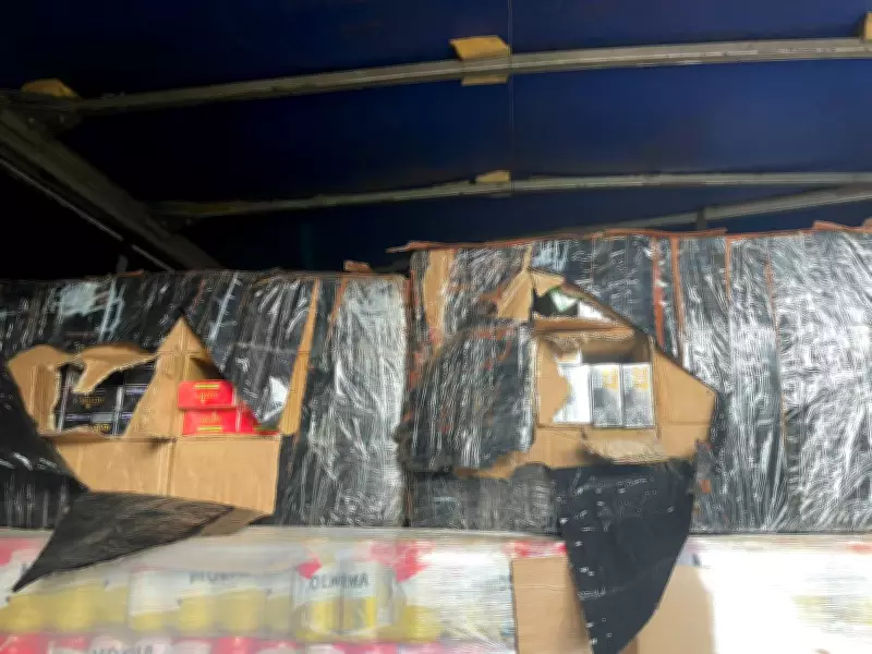 Polícia Rodoviária apreende 60 fardos de produtos contrabandeados na Castello Branco