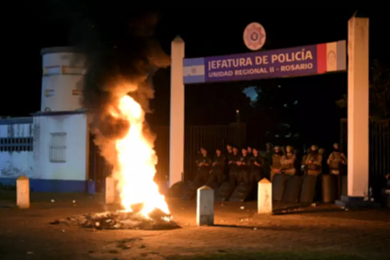 Policiais argentinos queimam pneus em protesto por salários dignos e saúde mental