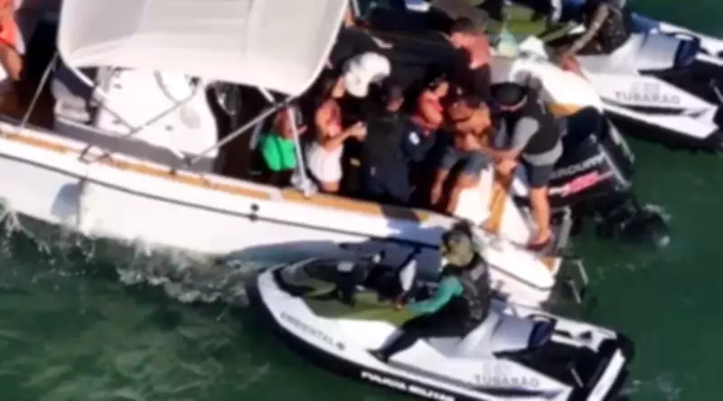Policiais usam motos aquáticas para prender chefe do tráfico em passeio de barco no RJ