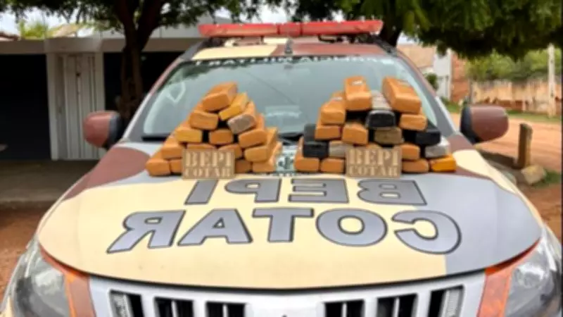 Policial, esposa e mulher presos por transportar 34,8 kg de maconha no Ceará