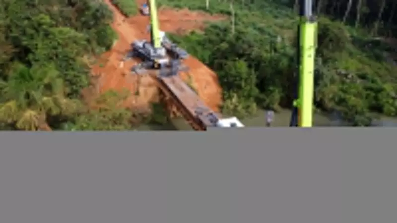 Ponte de madeira em Sorriso é liberada após queda de guindaste e pane de caminhão