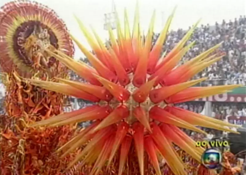 Poços de Caldas brilhou na Sapucaí em 2006 com samba-enredo da Beija-Flor sobre águas