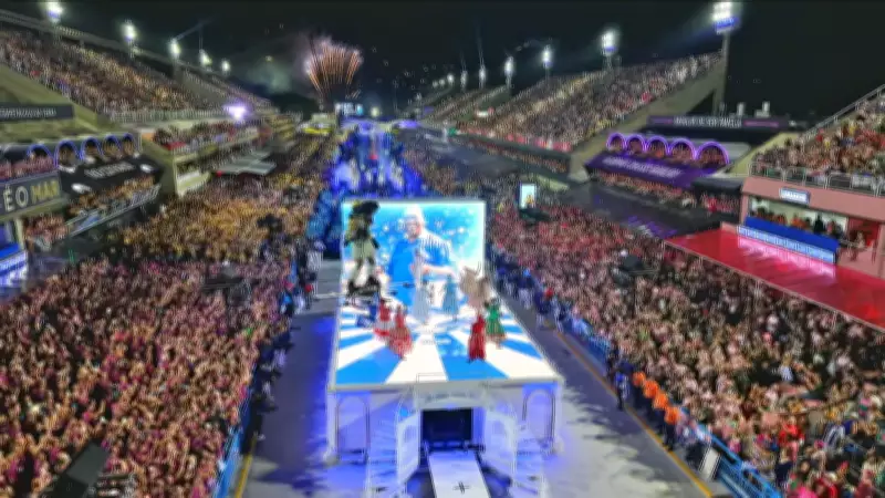 Portela surpreende com drone tripulado na comissão de frente do desfile