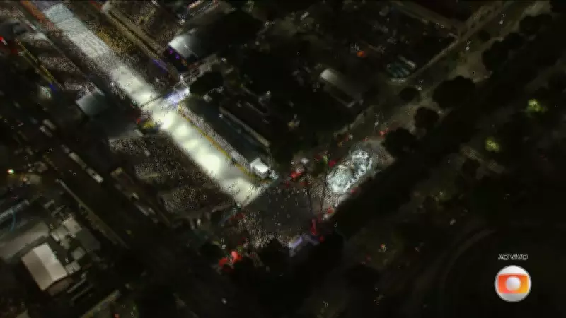 Portela tem desfile prejudicado por problemas no último carro alegórico da Velha Guarda