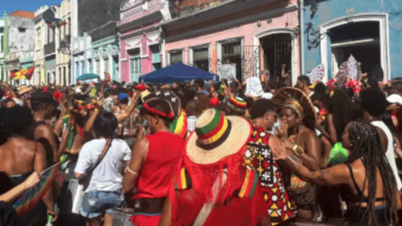 Pré-Carnaval 2024: Chuva não apaga animação de milhões nas ruas do Brasil