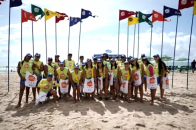 Praia Limpa 2026: Projeto distribui 180 mil sacolas de papel e 15 mil pulseiras no Recife