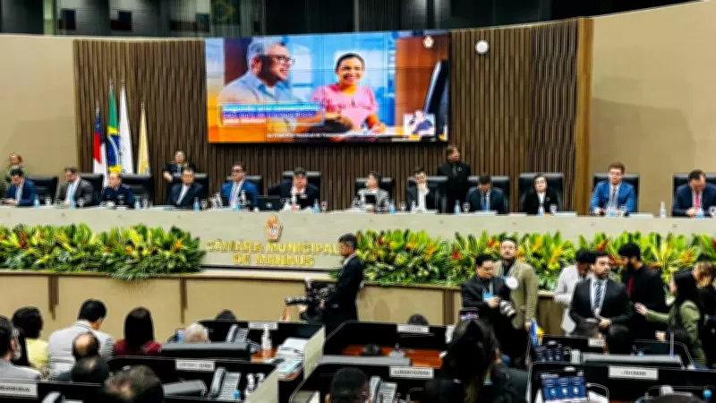 Prefeito David Almeida anuncia reconstrução da passarela Santos Dumont em Manaus