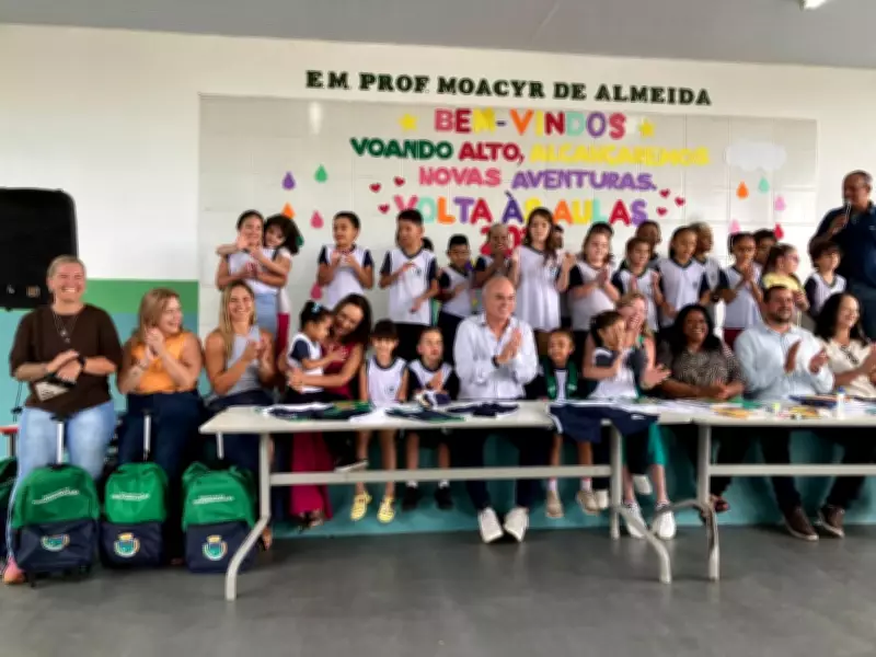 Prefeitura de Pindamonhangaba entrega kits escolares para 15.300 alunos da rede municipal
