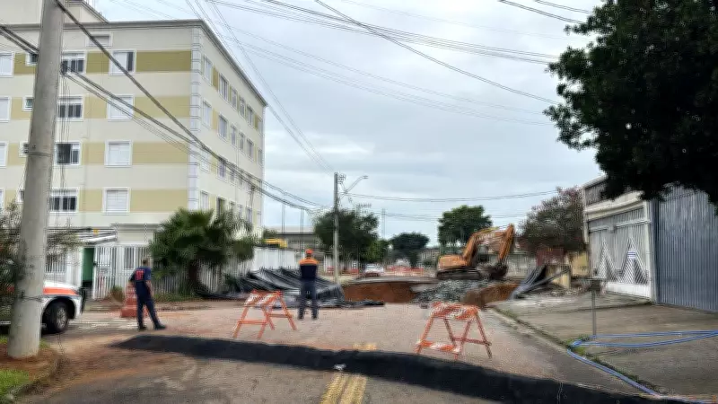 Prefeitura inicia obras em cratera que desalojou 156 pessoas em São José dos Campos