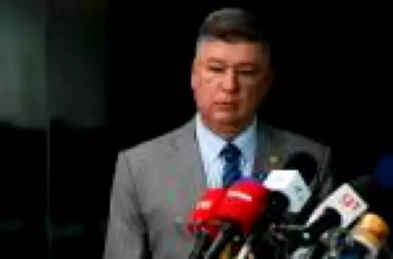 Presidente da CPMI do INSS ameaça condução coercitiva para obrigar Daniel Vorcaro a depor