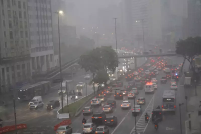 Previsão do tempo: segunda-feira de chuva em São Paulo e instabilidade generalizada no Brasil