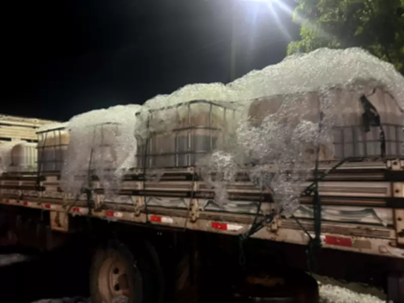 PRF apreende 1,5 tonelada de tilápias vivas transportadas em contêineres de ácido sulfúrico no Piauí