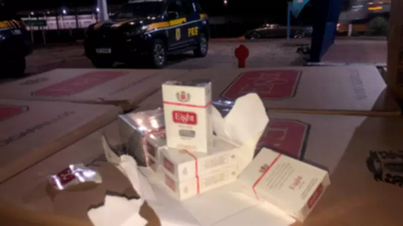 PRF apreende 50 mil maços de cigarros paraguaios em Sertânia, PE