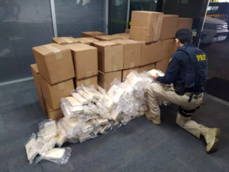 PRF faz maior apreensão de cocaína da história em SC: 1,36 tonelada em caminhão